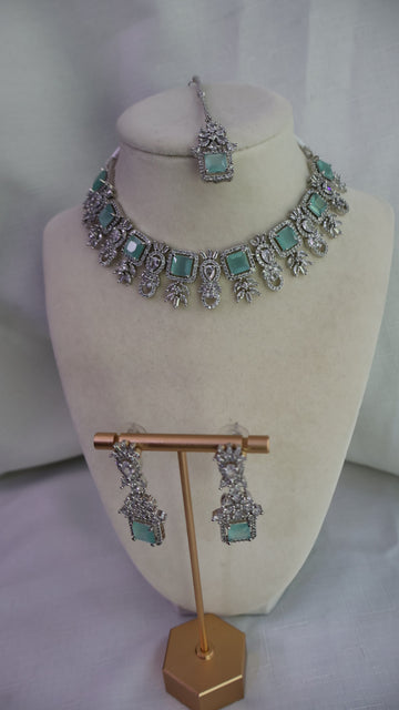 Urvi Set