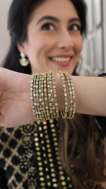 Lara Bangles