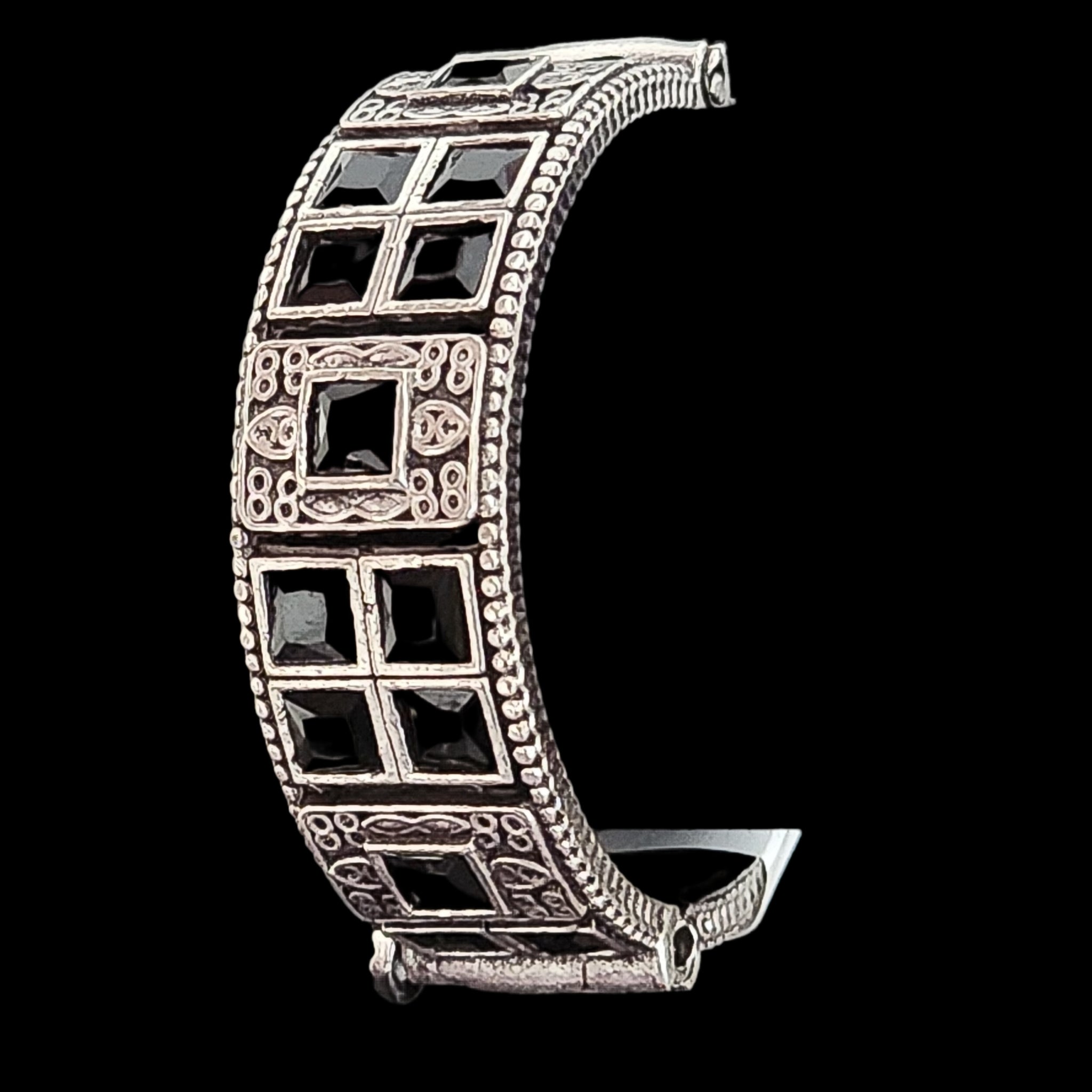 Ishani Silver Bangle