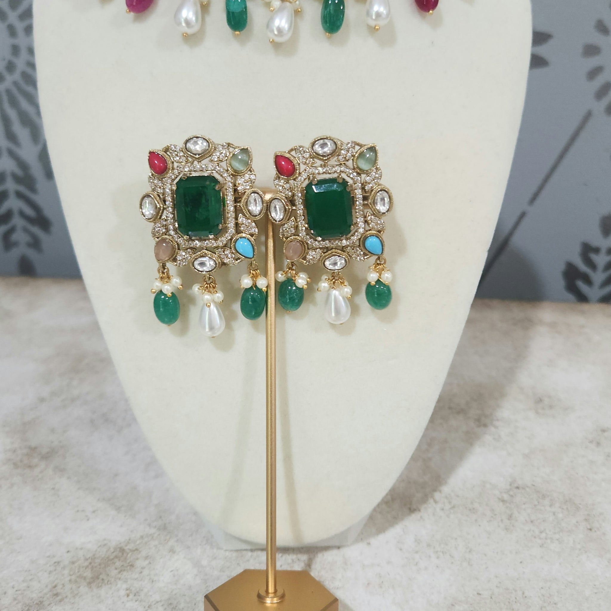 Nabiha Choker Set