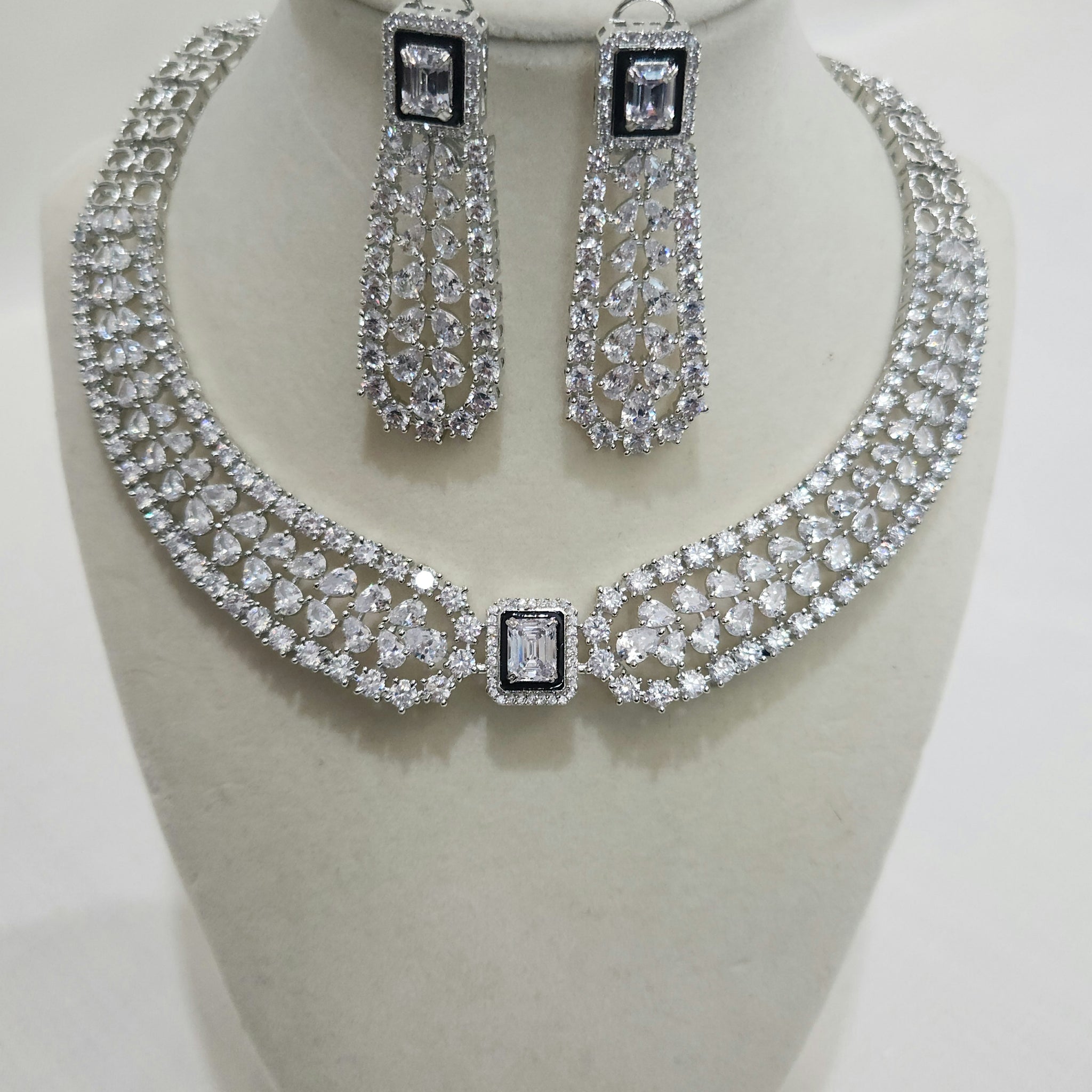 Chloe Necklace Set