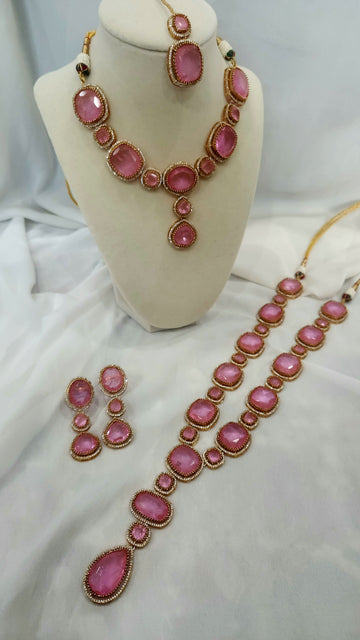 Amira Set